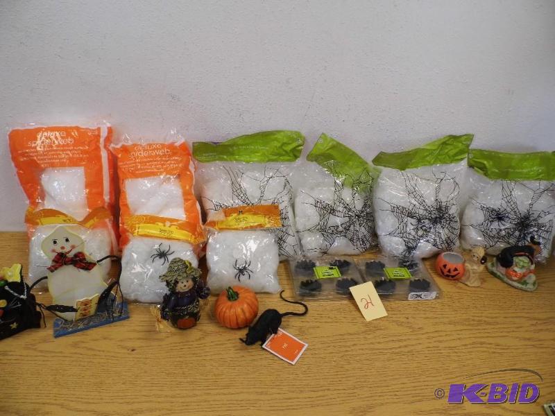 lot 21 image: Halloween Dcor