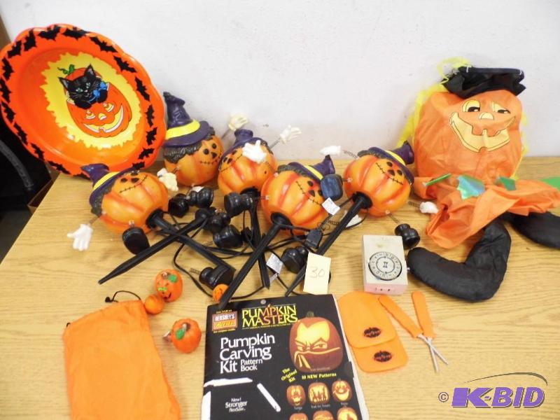 lot 30 image: Halloween Dcor