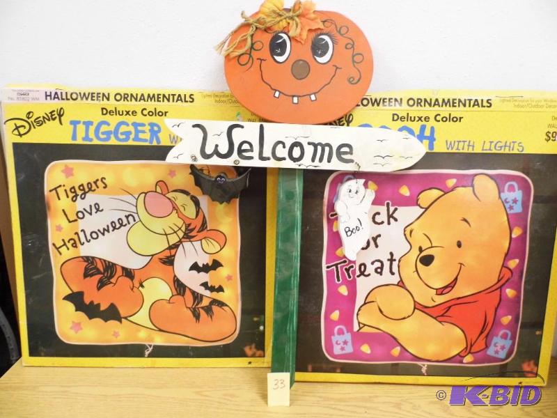 lot 33 image: Halloween Dcor
