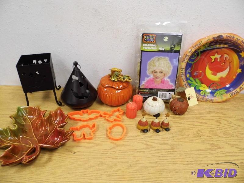 lot 36 image: Halloween Dcor