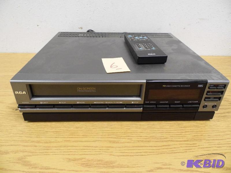 lot 6 image: RCA VCR