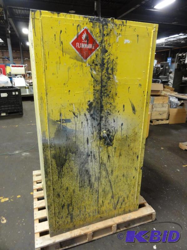 lot 4998 image: Flammable Safety Storage Cabinet 4-Shelves Ap...