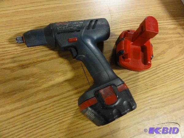 lot 5055 image: Bosch 12V Screwdriver with battery and extra ...