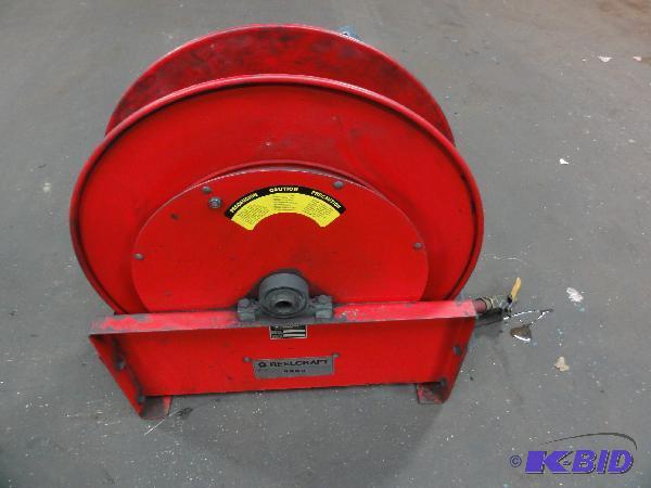lot 5081 image: Reelcraft 9000 Series Retractable Hose Reel w...