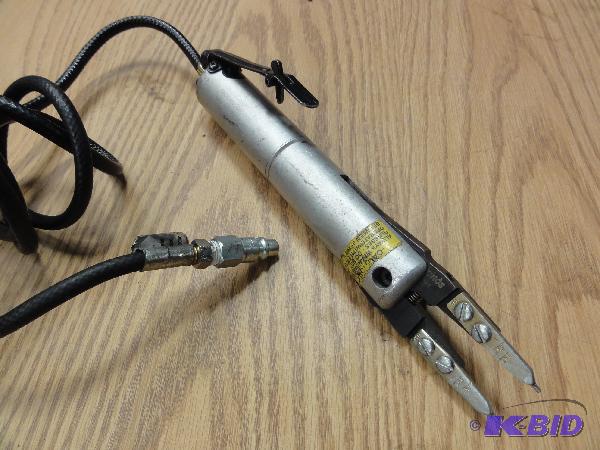 lot 5092 image: Simonds Model SR-100 Pneumatic Squeeze Pliers...