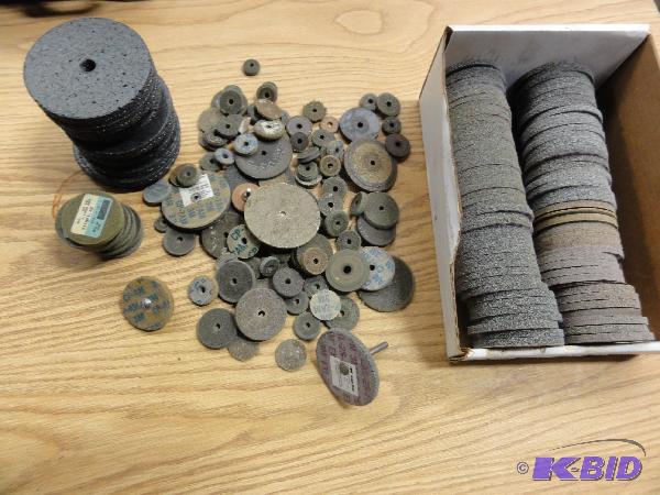 lot 5251 image: Oveer (150) assorted Scotch Bright Sanding Di...