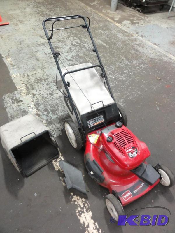 lot 5304 image: Toro 6.5HP Self Propelled Push Lawn Mower 22&...