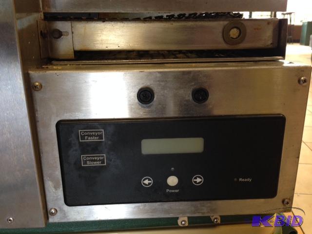lot 100 image: Toaster oven
