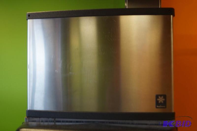 lot 11 image: ice machine