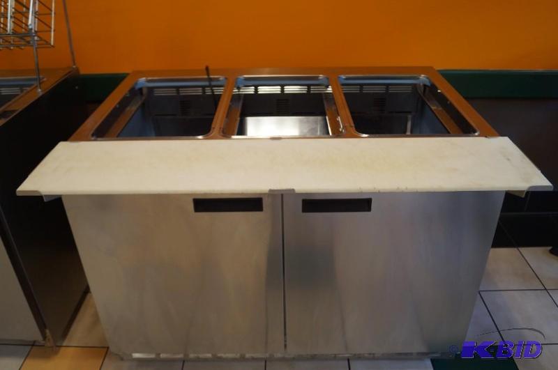 lot 18 image: refrigerated prep table