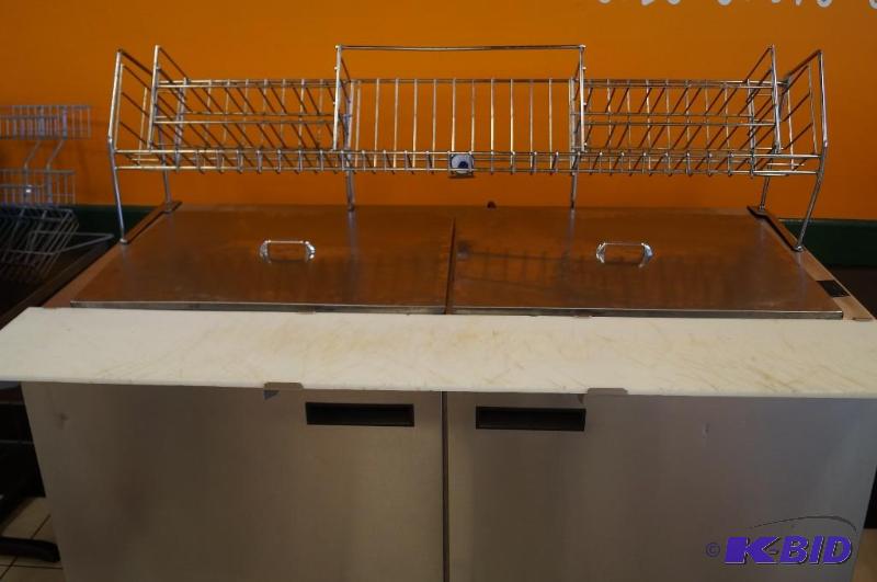 lot 19 image: refrigerated prep table