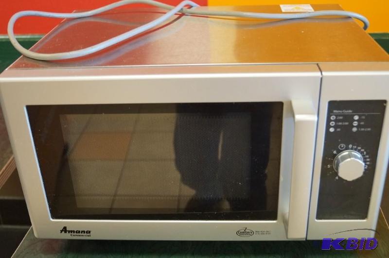 lot 39 image: microwave oven