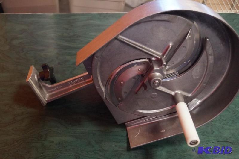 lot 76 image: Veggie slicer