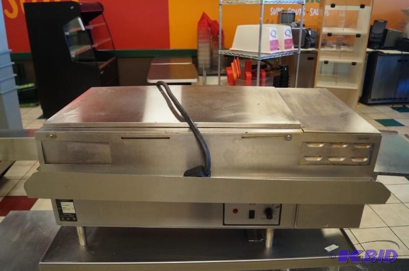 lot 92 image: Quizno toaster oven