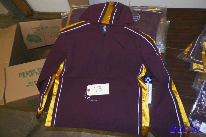 10 Womens Quarter Zip Jackets - Small in Plastic