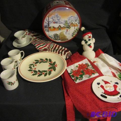 Holly China, Aprons