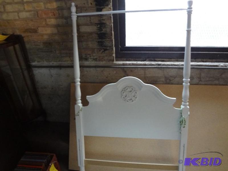 White Four Poster Single bed