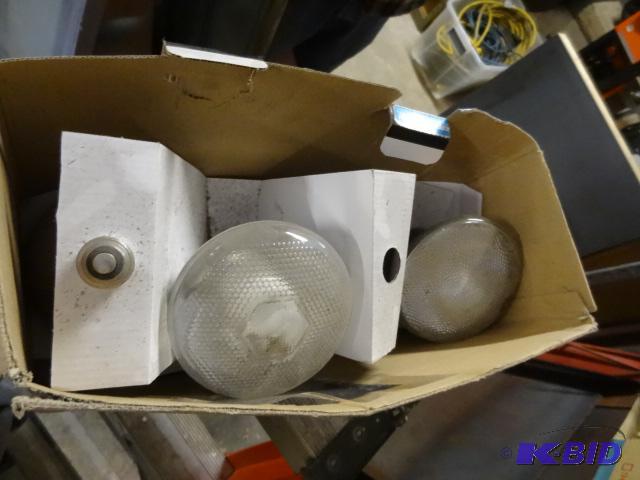 lot 107 image: 3 Par 38 Flourescent Reflector Bulbs...