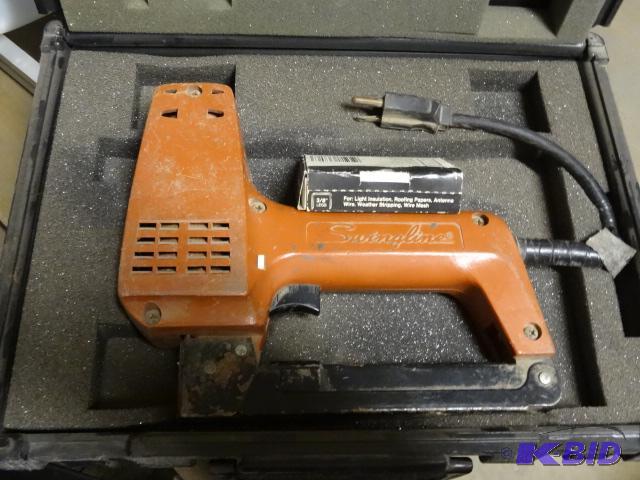 lot 129 image: Swing Line Electric Stapler. Model 34201...