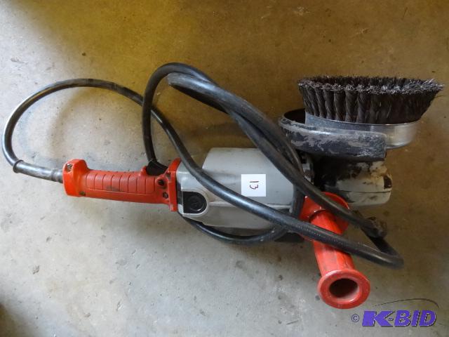 lot 13 image: Millwaukee 6068 Heavy Duty Griner with Wire B...
