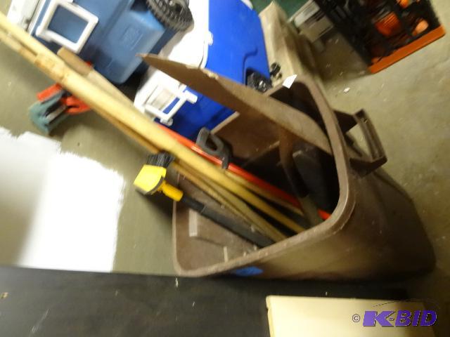 lot 135 image: Cargabe Can with Scoop Shovel, handles, Snow ...