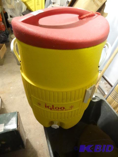 lot 139 image: Igloo 5 Gal. Drink Cooler...
