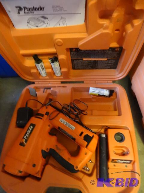 lot 15 image: Paslode Cordless 18 Gauge Angled Finish Naile...