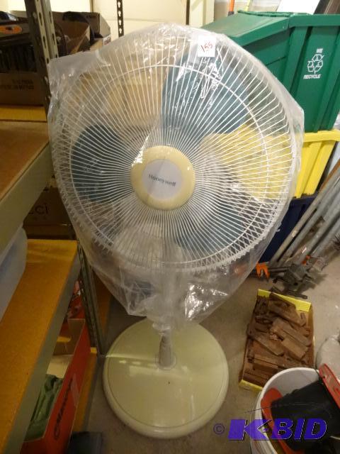 lot 155 image: Honeywell Pedestal Fan...