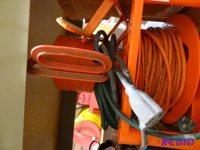 lot 190 image: 2 Extension Cords...