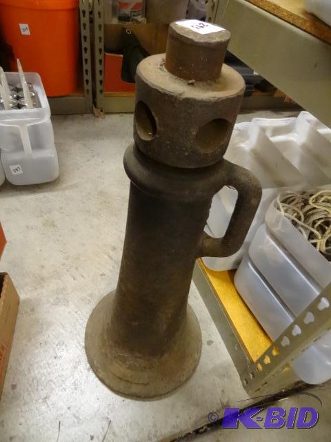 lot 293 image: Heavy Duty Vintage Railroad Jack...
