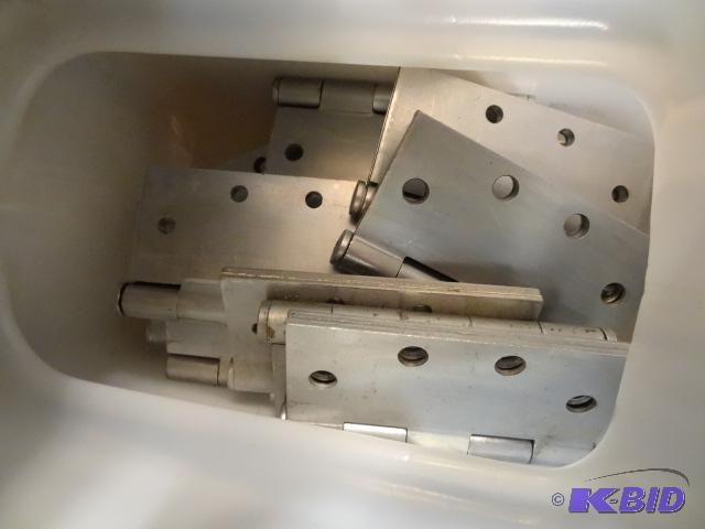 lot 320 image: Heavy Duty Door Hinges...