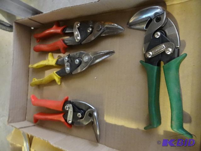 lot 46 image: 4 Tin Snips...