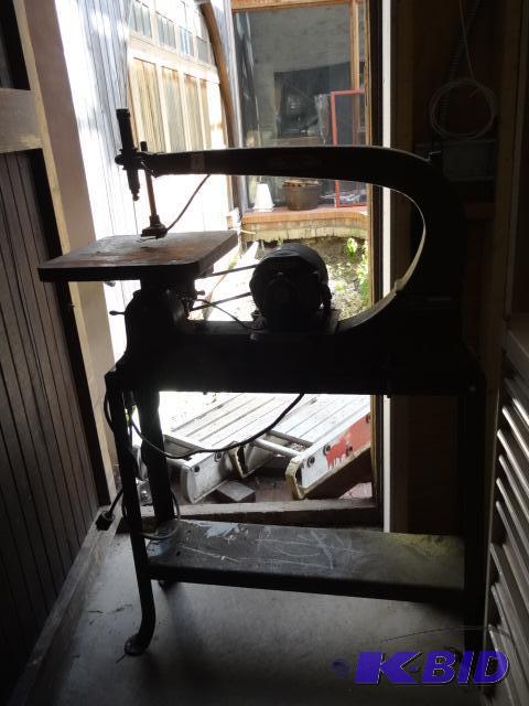 lot 6 image: Delta Rockwell Scroll Saw on Stand. 115 Volt ...