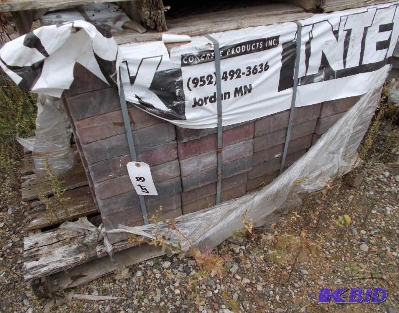 lot 18 image: 1 Pallet of Rochester Colonial Interlock Pave...