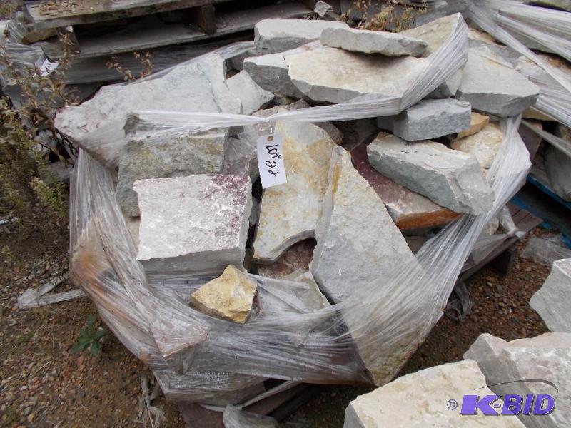 lot 22 image: 1 Pallet of Chilton Limestone Garden Stone Wa...