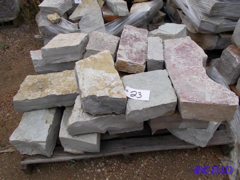 lot 23 image: 1 Pallet of Chilton Limestone Garden Stone Wa...