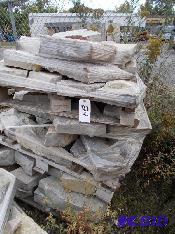 lot 24 image: 1 Pallet of Chilton Limestone Garden Stone Wa...