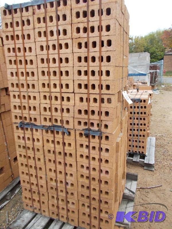 lot 28 image: 1 Double Pallet of Interstate Brand Clay Stru...