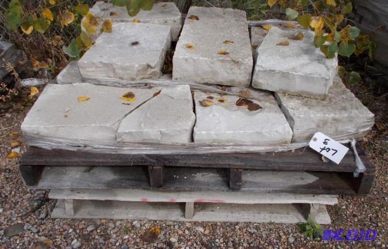 lot 3 image: 1 Pallet of Fondulac&nbspLimestone Garden Wa...