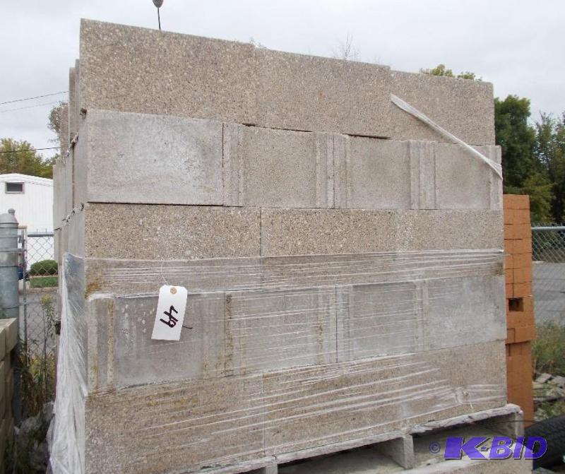 lot 49 image: 1 Pallet of Concrete Cinder Construction Bloc...