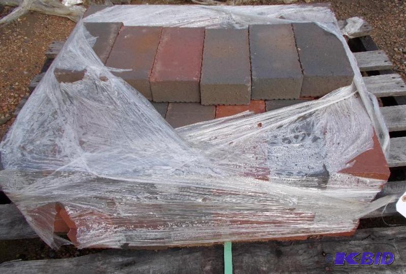lot 7 image: 1 Pallet of Pine Hall Brick Clay Pavers With ...