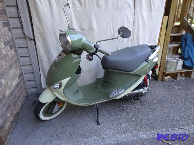 lot 1 image: 2009 Buddy 50 by Genuine scooter company. RFV...