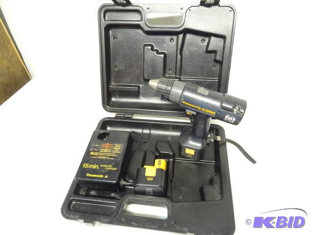 lot 11 image: Panasonic 12 volt drill. Comes with 1 battery...