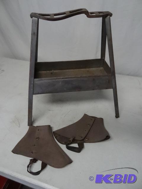lot 120 image: Shoe shine stand...