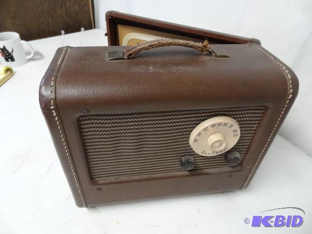 lot 131 image: Wards Airline radio...