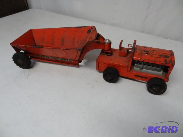 lot 14 image: Vintage Structo earth mover....