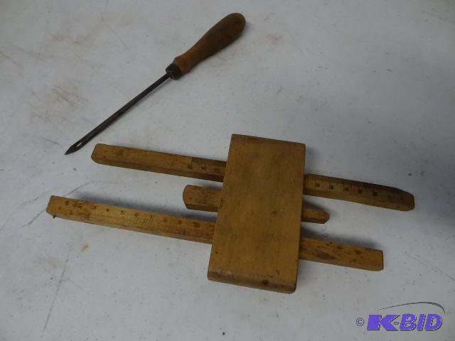 lot 182 image: Vintage measuring tool. Vintage leather tool...