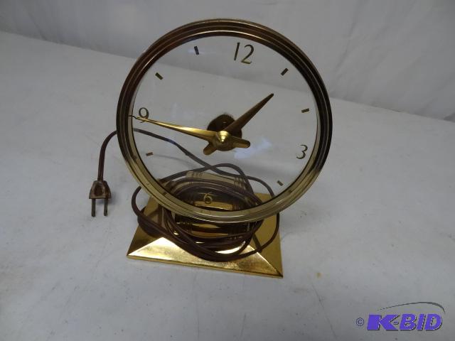 lot 19 image: Magic clock...