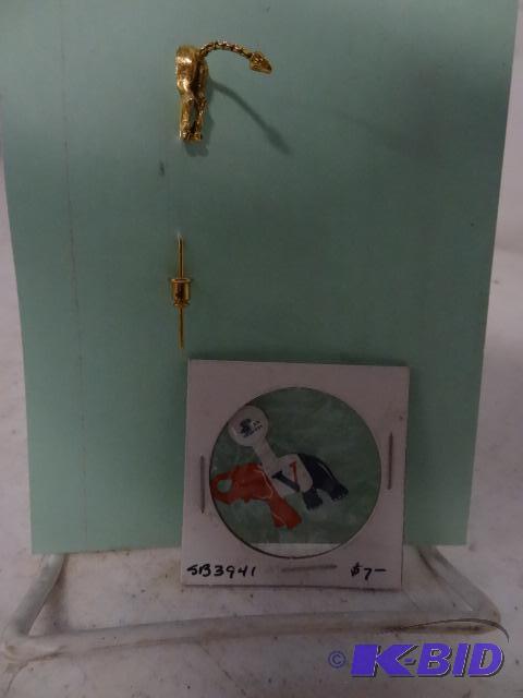 lot 211 image: Collector pins...