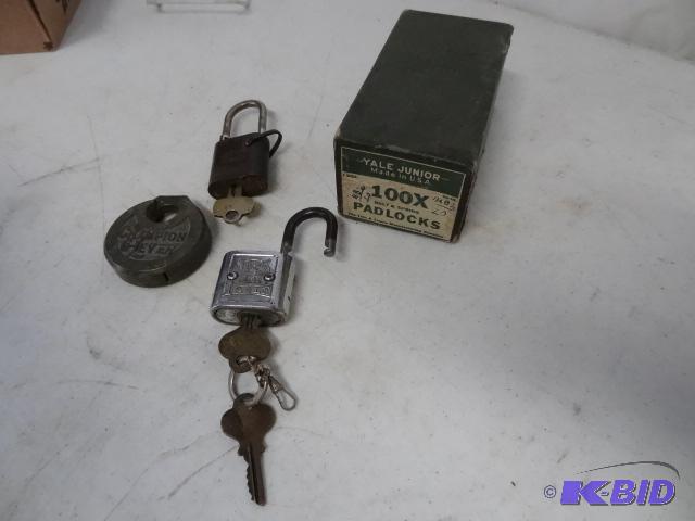 lot 224 image: Padlock U of M. With key...